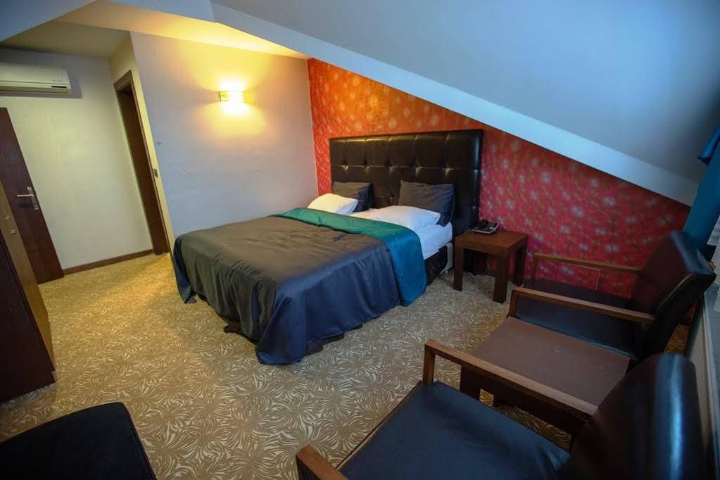 Highway Otel Elmalık Exterior foto