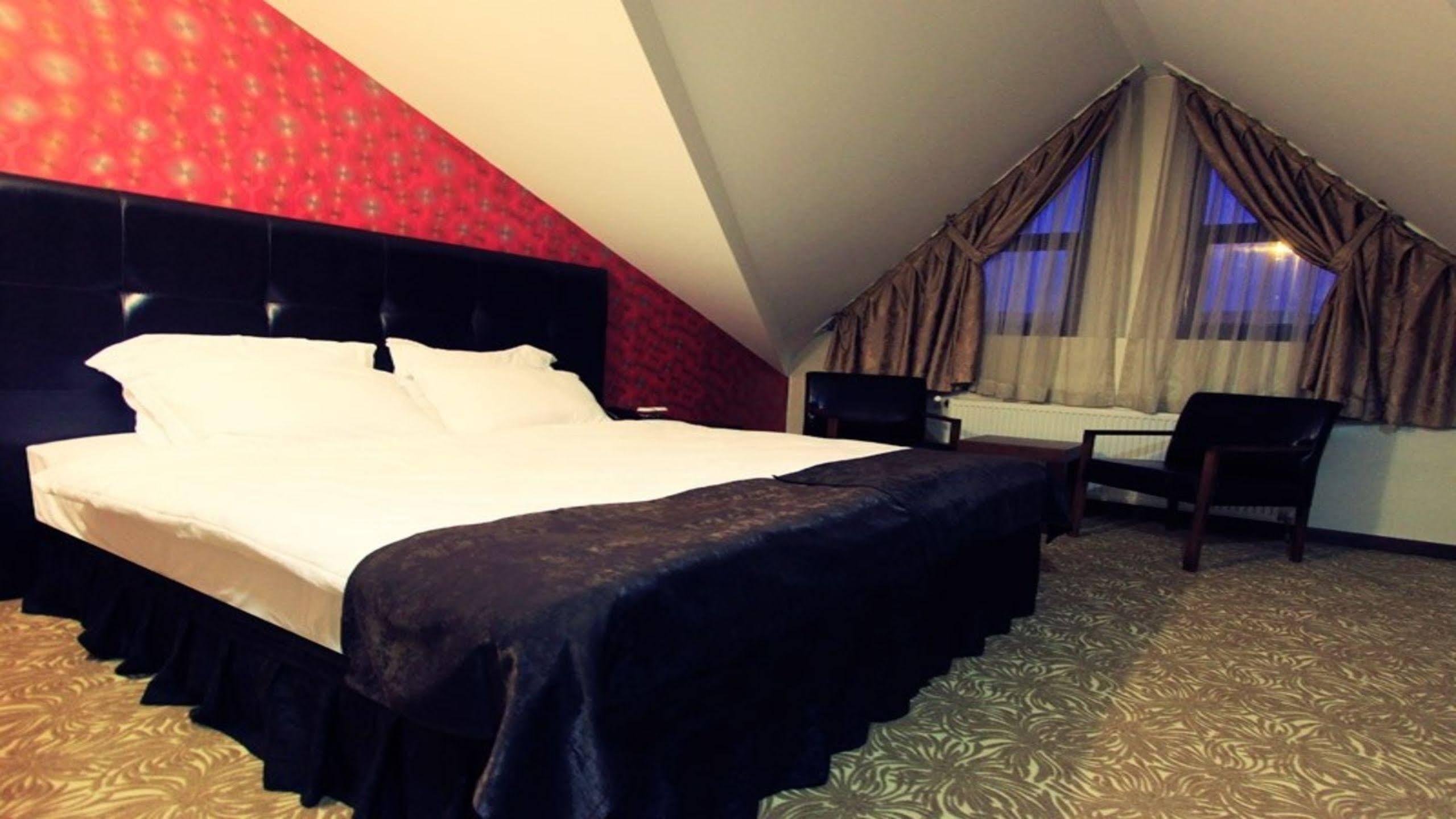 Highway Otel Elmalık Exterior foto